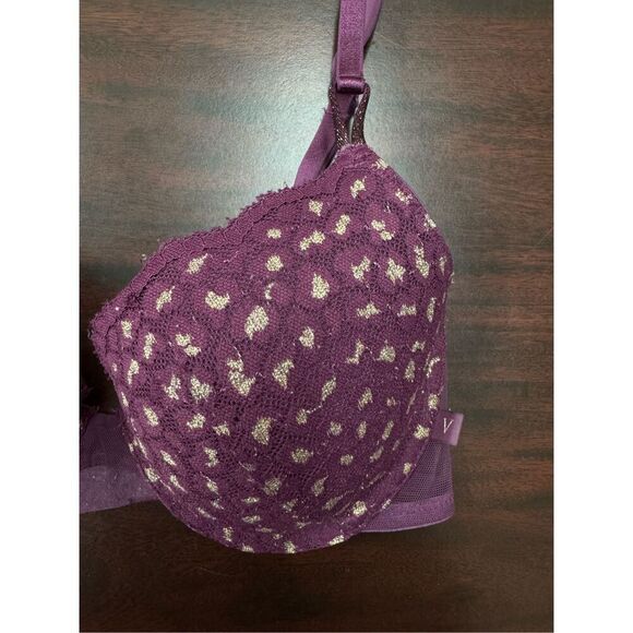 Victoria’s Secret Lined Demi Berry Color with Gold Bra Size 32D - Picture 2 of 7